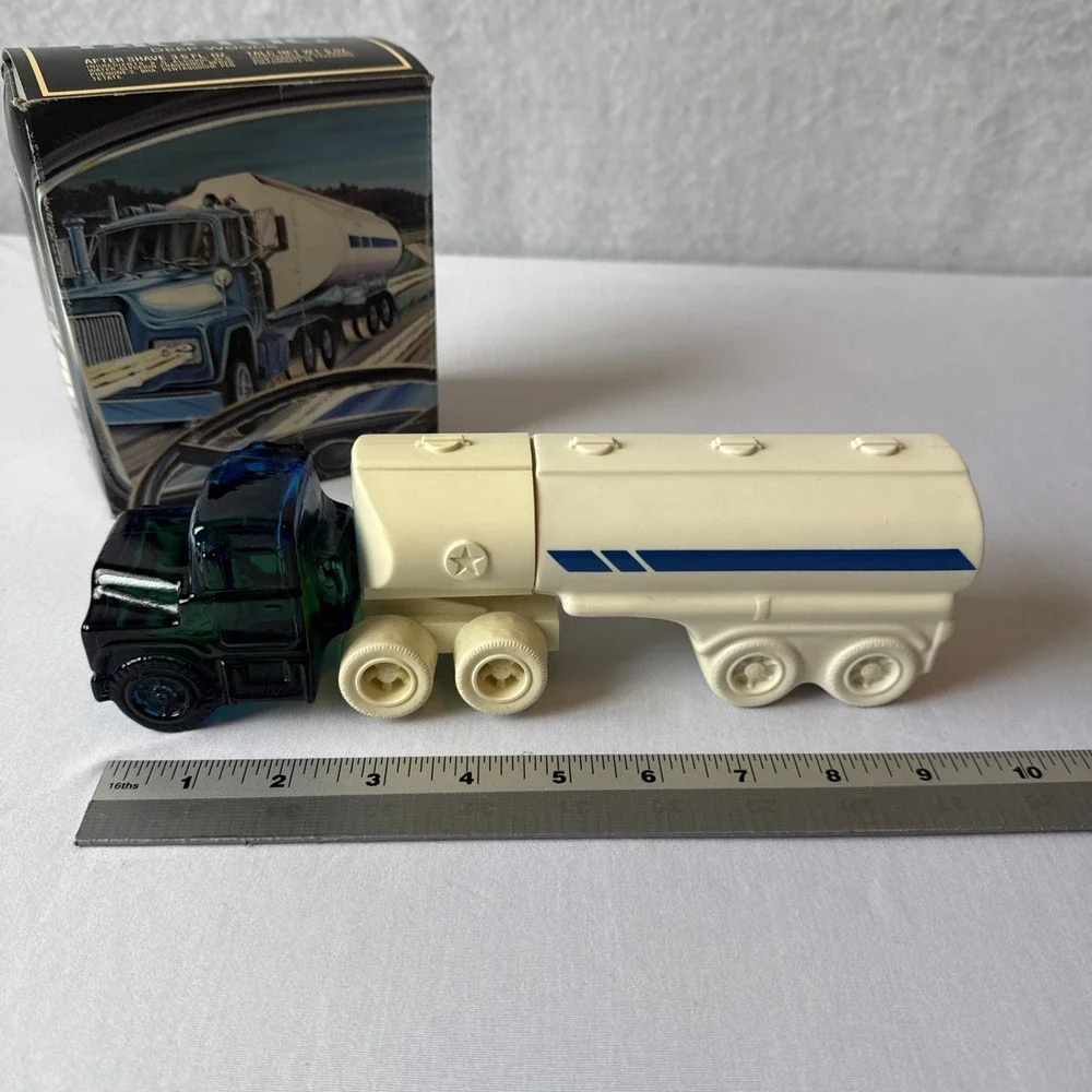 Vintage Avon Big Rig Truck After Shave & Talc Set FULL With Box 1970s Decanter
